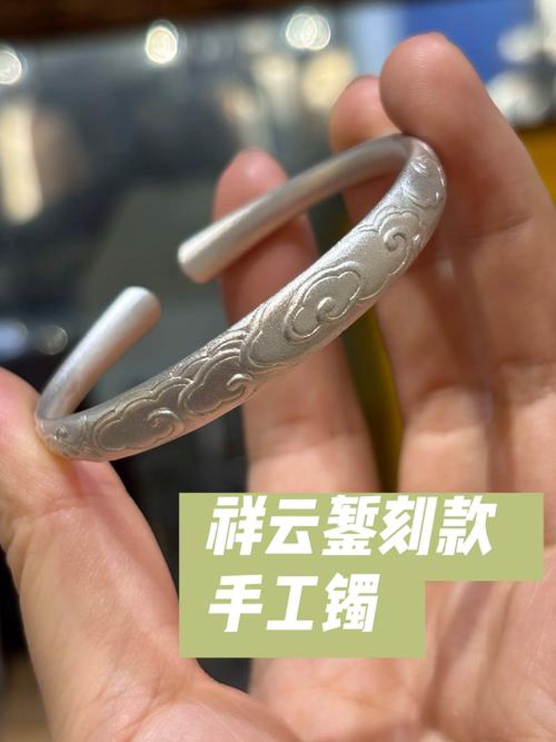 银项链:优雅之选与时尚风潮